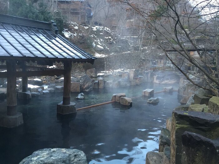 Из-за чрезмерного наплыва туристов в Японии могут обмелеть горячие источники