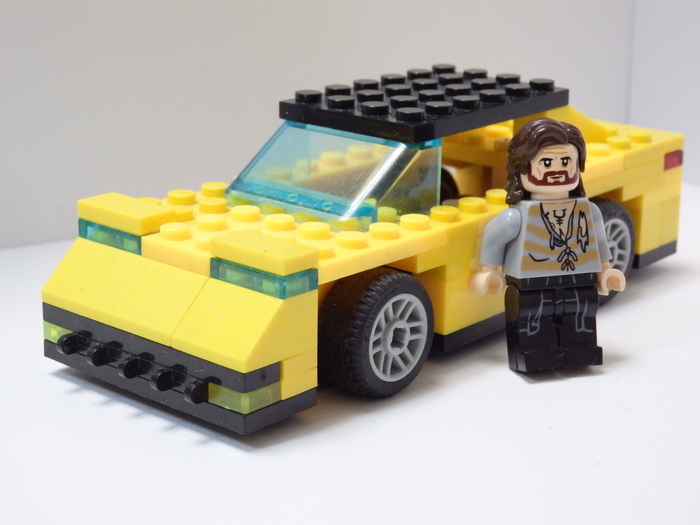 Горд так что второй подбородок из под бороды выпирает.