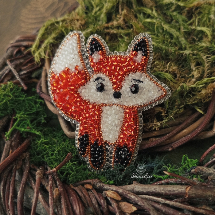 Лиса наблюдающая