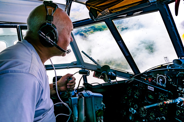 �������