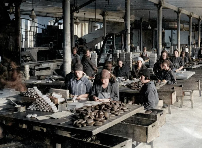 Жизнь Советского Ленинграда в 1930-е годы. 20 раскрашенных фотографий. Часть II Ленинградская область, Ленинград, Фотография, СССР, 1930-е, Историческое фото, История города, Старое фото, Колоризация, Длиннопост