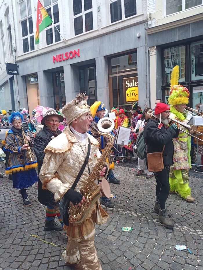 Карнавал это вообще крутая какая традиция)