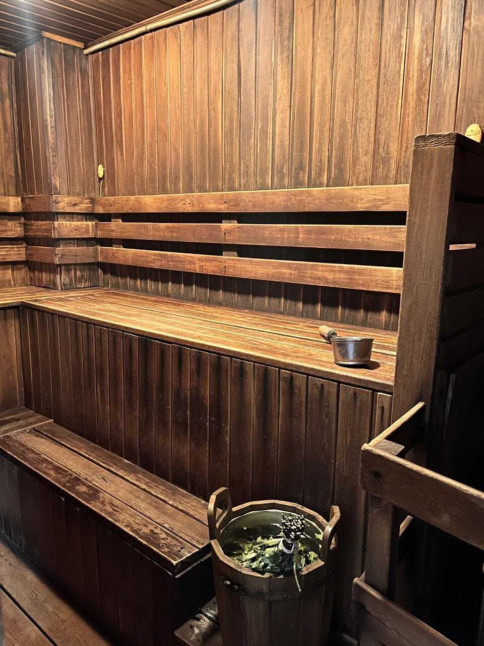 мама с детьми в бане 