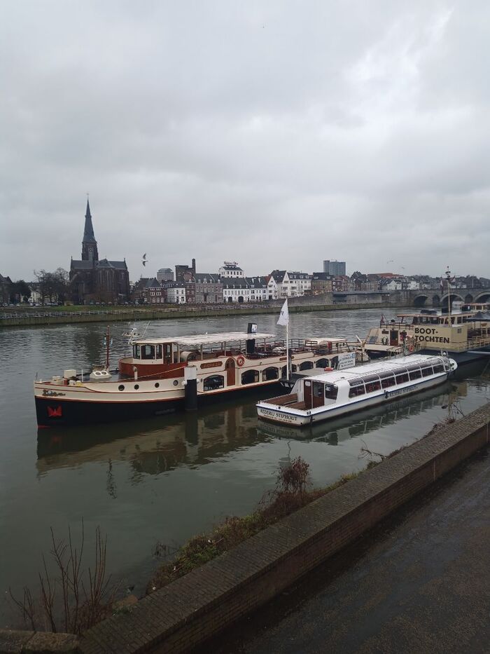 «Лодочник, до Самары дотянем?»