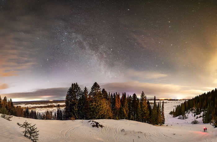 Canon 6D Mk II; Canon EF 16-35mm f/2.8L III USM. Панорама из четырёх вертикальных кадров.