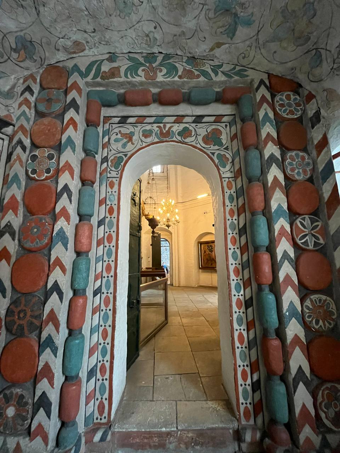 Проход в церковь