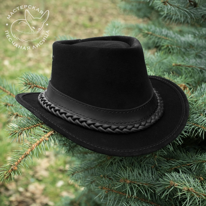 шляпа из кожи