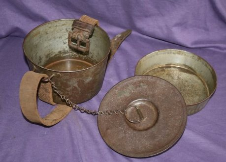 Солдатский котелок с крышкой.