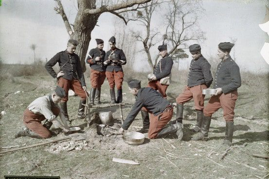 Обед в кавалерийском подразделении.