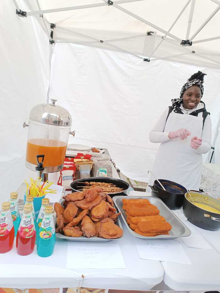 Африканская кухня - что-то с бананом, жаренная рыба, шашлычки