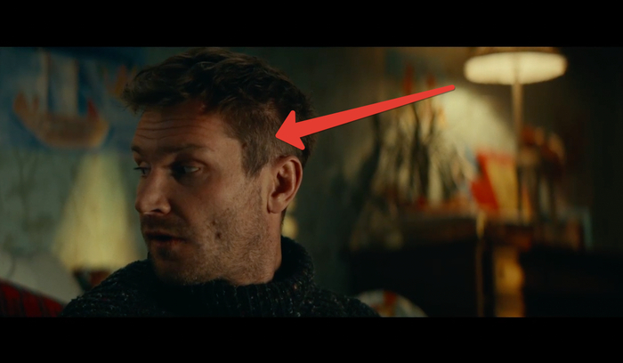 Кстати справа декорация заканчивалась ровно там же, где край кадра.