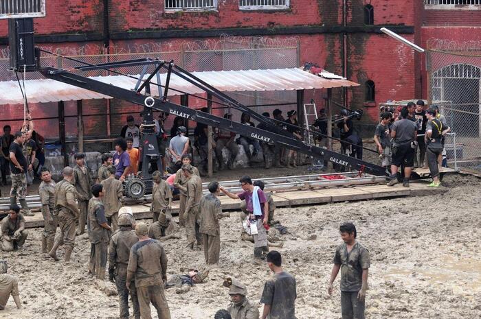 Продолжение съёмки сцены в тюрьме.