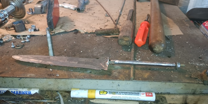 Где не идёт сварка - помогает болгарка. Хвостовик получился.