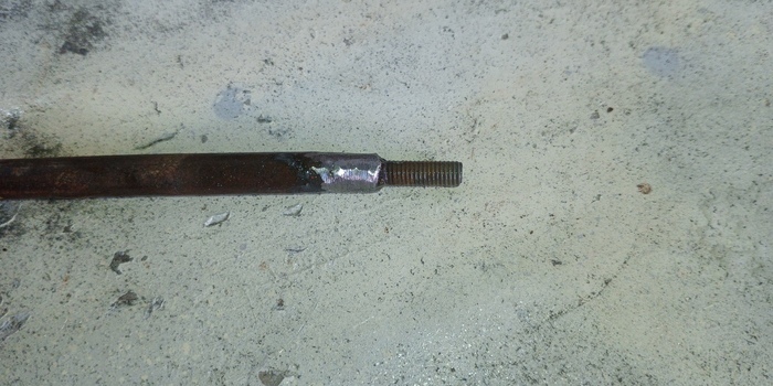 Кажется, непроваров нет. (А раковины, наверное, есть :-)) Обтачиваем болгаркой.