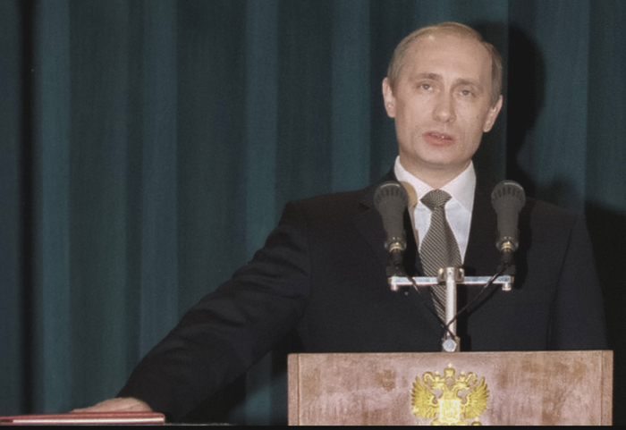 Дума стоя аплодировала Путину в день 25-летия его первого избрания