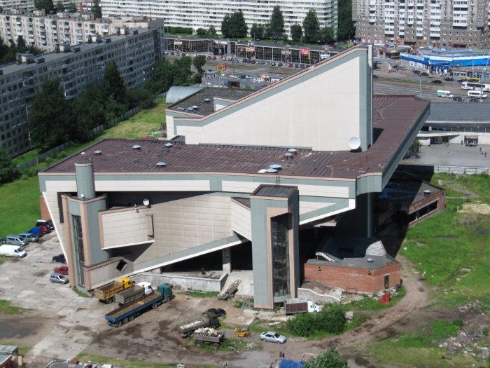 Недостроенный премьерный кинотеатр «Русь»