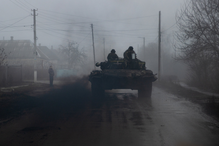 Украинские солдаты в Бахмуте, месте длительных боев, которое президент Владимир Зеленский назвал «крепостью нашего морального духа». Тайлер Хикс/The New York Times
