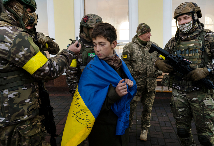 Украинцы праздновали освобождение Херсона. /Линси Аддарио для The New York Times