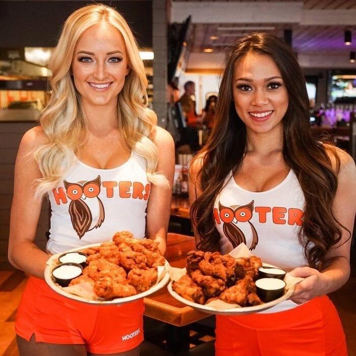    Hooters     , , , 