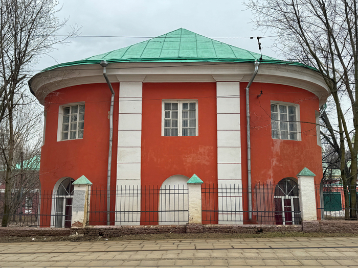 Манеж.