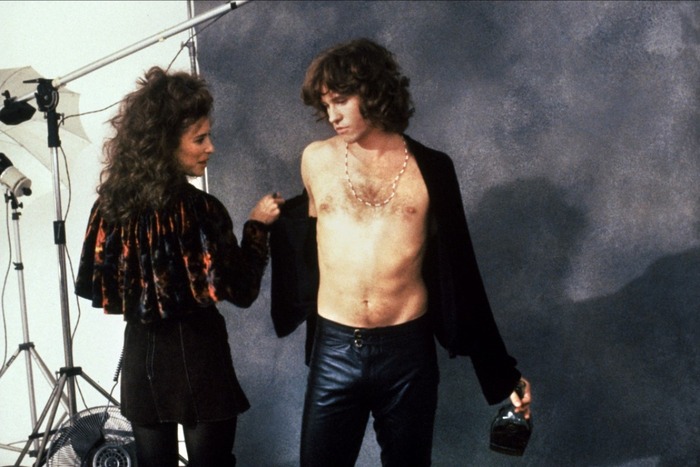 Джим Моррисон и фотограф (Мими Роджерс).