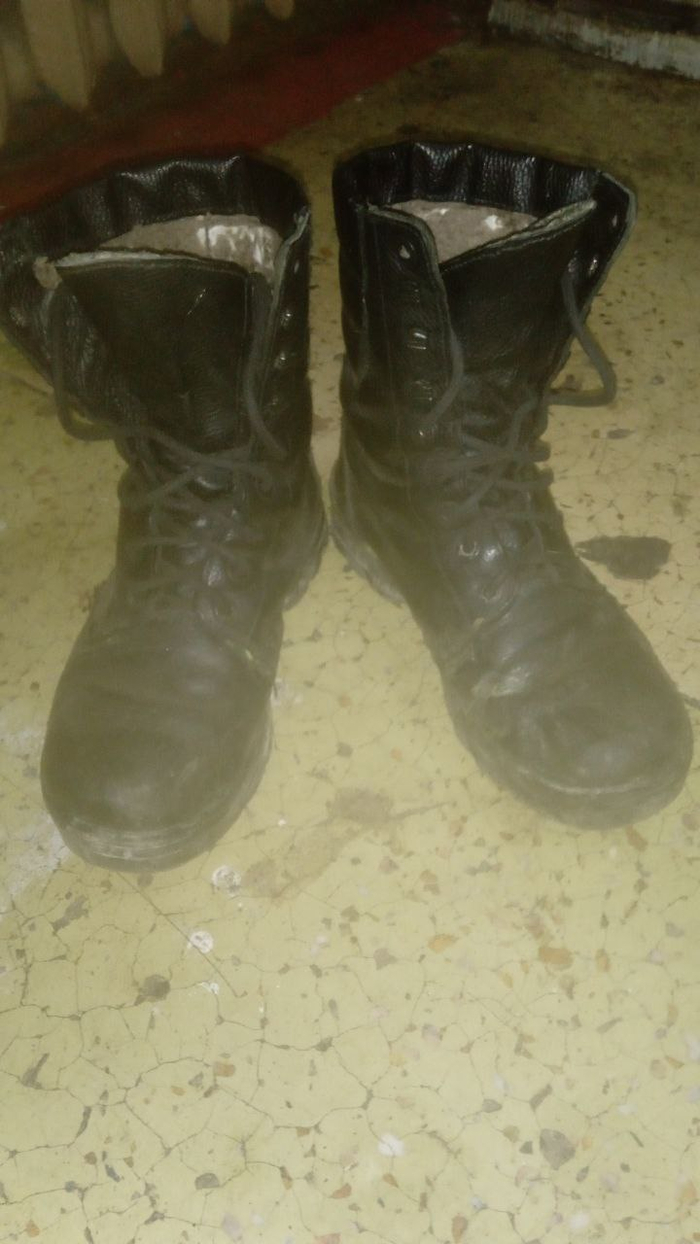 Все фото мыльные, т.к. разбито стекло на камере. И это кухня в ОБЩАГЕ, так что не обращайте внимания на пиздец на полу)))