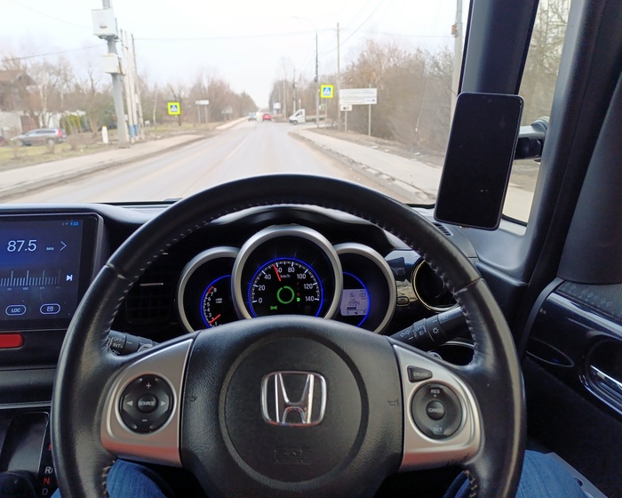 Коленки никуда не упираются, при росте 192 см.