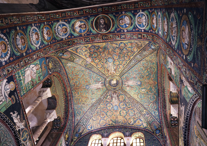 Один из самых знаменитых сюжетов базилики - часто используется в печати и сувенирной продукции.