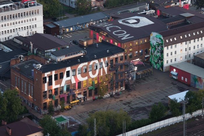 Дизайн-завод <a href="https://pikabu.ru/story/165_dney_na_maket_sayta__kto_on_yetot_vash_idealnyiy_vebdizayn_12600434?u=https%3A%2F%2Fflacon.ru%2F&t=%C2%AB%D0%A4%D0%BB%D0%B0%D0%BA%D0%BE%D0%BD%C2%BB&h=ecc56f891500bdfead3cefce6d42ec50893fb0d5" title="https://flacon.ru/" target="_blank" rel="nofollow noopener">«Флакон»</a> — креативное пространство в Москве, торгово-выставочный и офисный комплекс