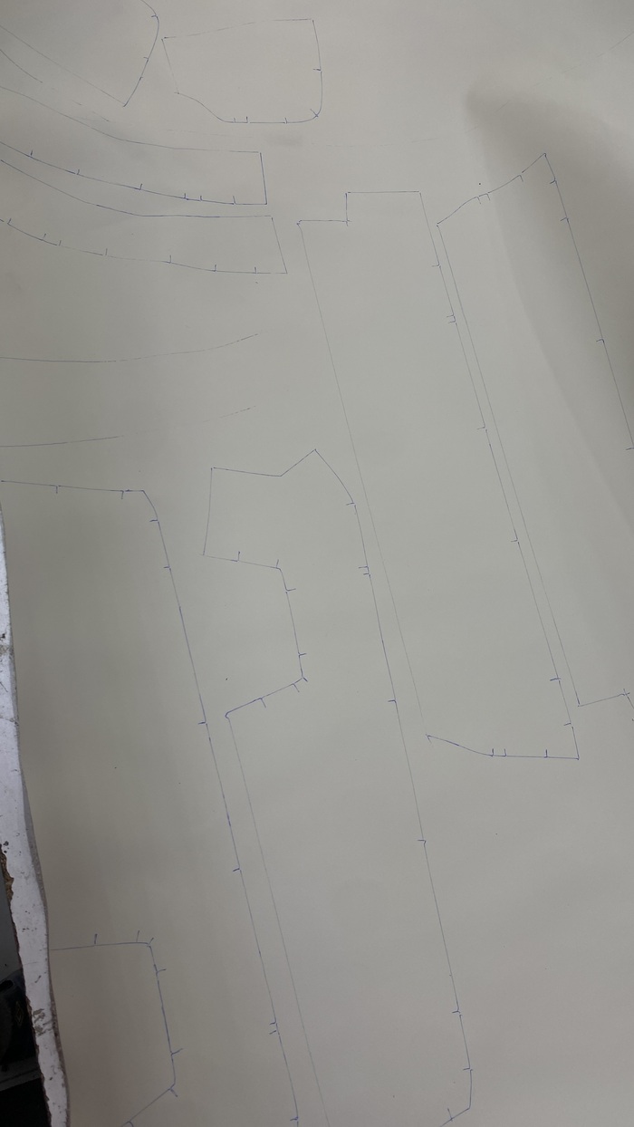 8000 за квадратный метр. Далеко не самая дешманская кожа.