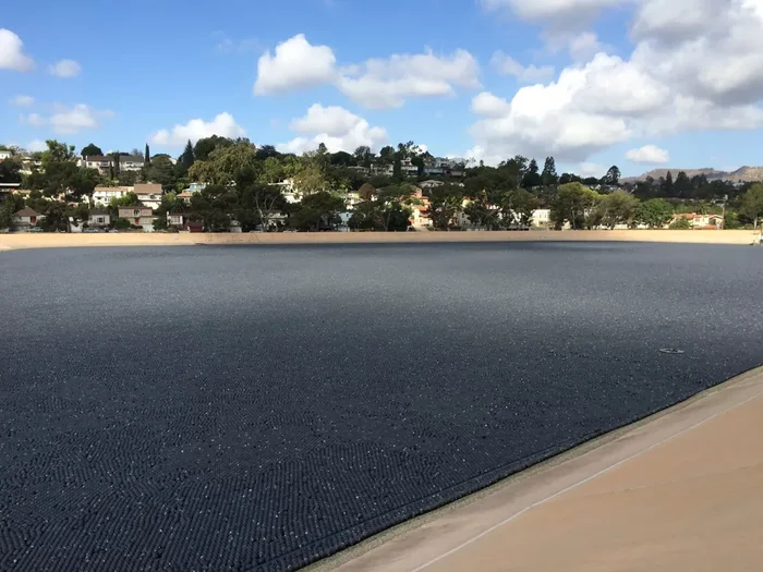 Озеро черных шаров в Лос-Анжелесе Земля, Планета Земля, Длиннопост