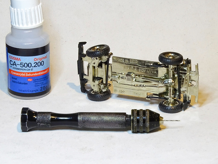 Рис. 5. Ремонт механизма поворота передних колес и рассверливание сквозного отверстия в основании фаркопа саратовской модели ВАЗ-2121 «Нива»