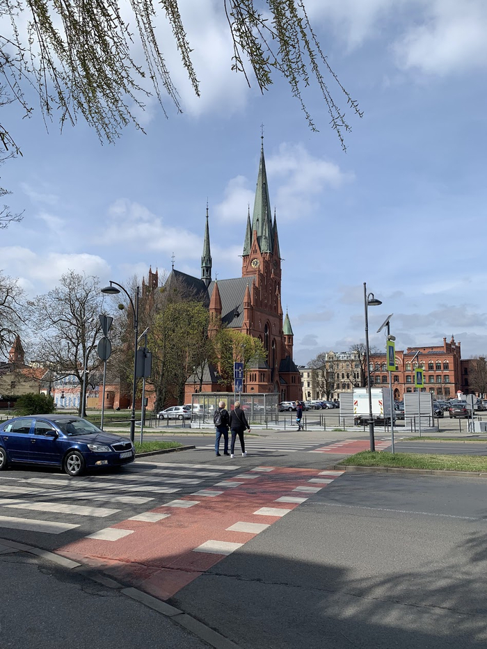 Готический вид, шпили.