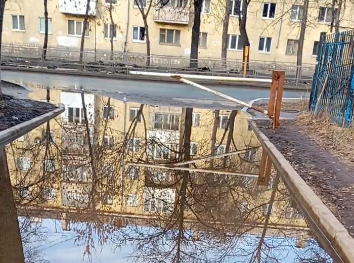 Шлагбаум самодельный. Поворотного типа.