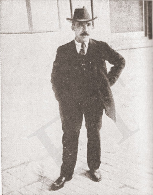 7. -  A la Carte   ,          .