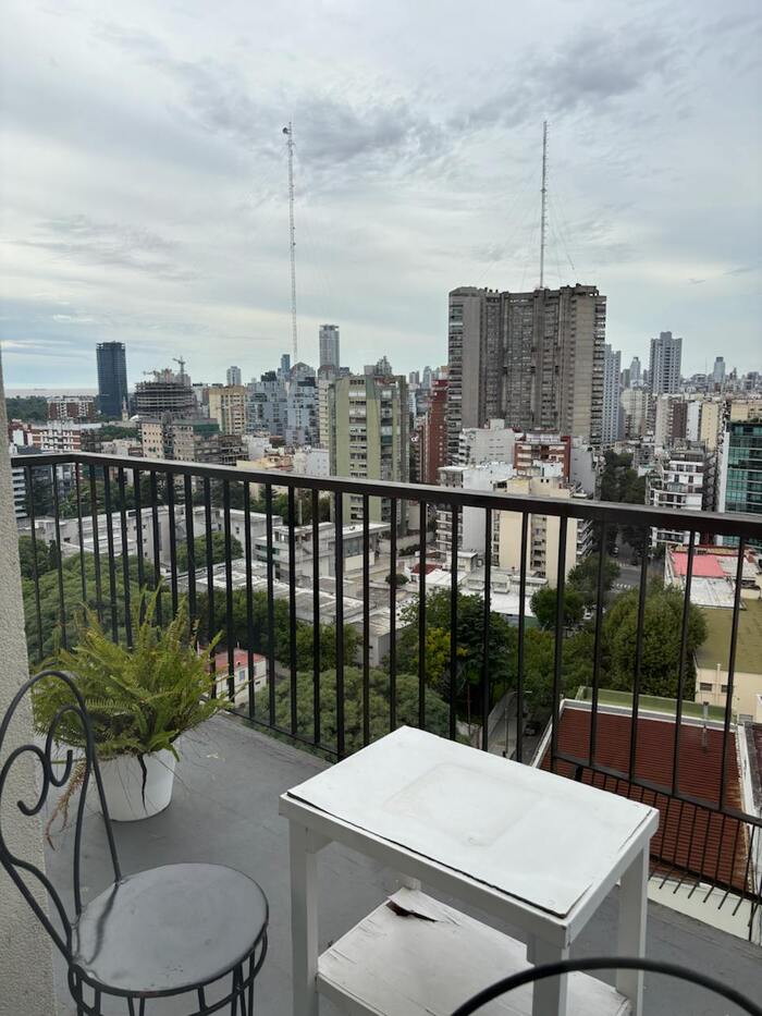 Для безопасности, бывает, их затягивают сеткой. Тут 17 этаж и сетки нет, как видите