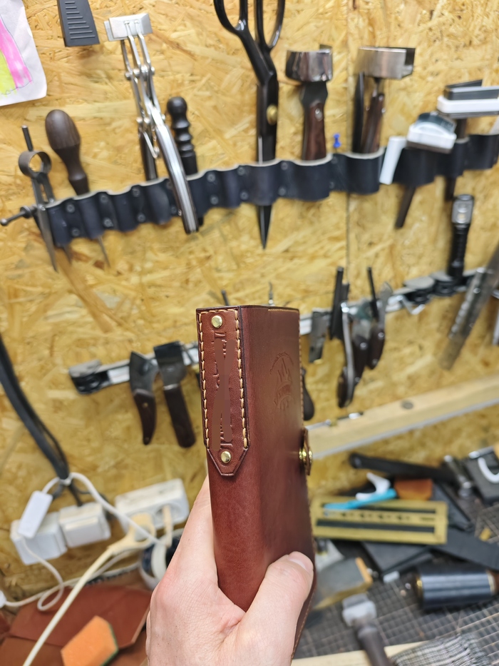 На этом фото замазал фамилию одаряемого. Шоб враги не догадались.