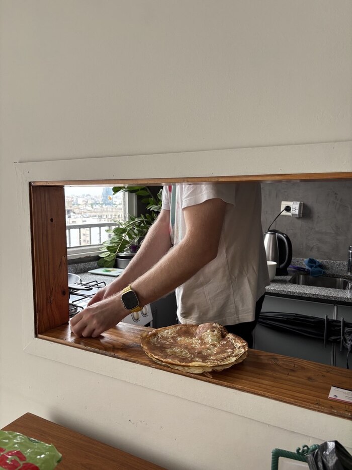 Немного вспомнилась квартира Раисы Захарны из «Любовь и голуби»