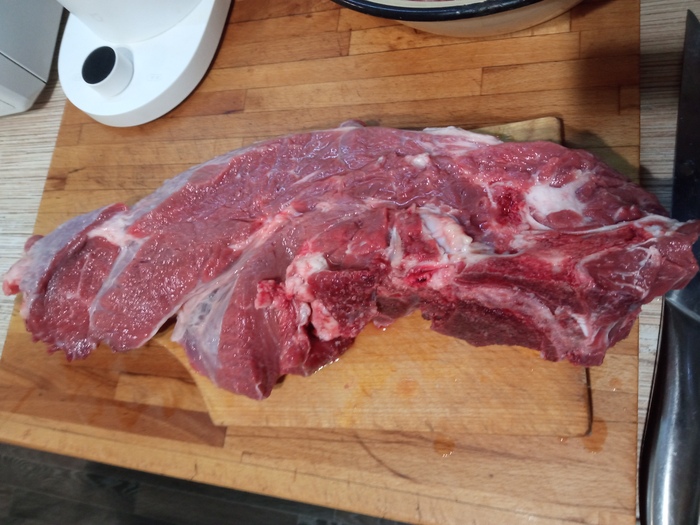 Мясо - говядина. Рёбрышки с жирком и немного чистой мякоти.