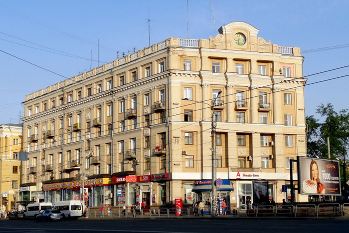 Знаменитый дом «Ритм» тоже был исключен из перечня выявленных ОКН после экспертизы Васильевой. Ее удалось оспорить, новой назначено не было. Фото Юрия Латышева