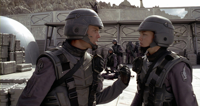 Настоящая история "Звездного десанта": как все должно быть по книге? Пол Верховен сильно изменил оригинальный сюжет Экранизация, Обзор фильмов, Рецензия, Фантастика, Научная фантастика, Космическая фантастика, Боевики, Фильмы, Книги, Литература, Лор вселенной, Космос, Космодесант, Будущее, Жуки, Обзор, Что почитать?, Длиннопост