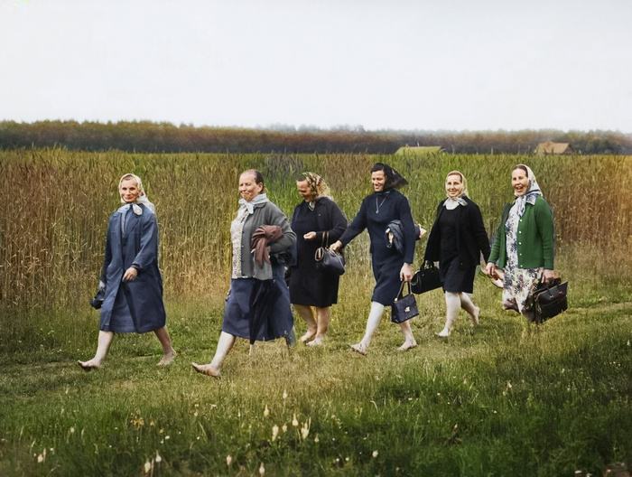 Подборка душевных и ярких фотографий деревенской жизни в СССР. 20 раскрашенных фотографий 20 век, Фотография, СССР, Детство в СССР, Старое фото, 60-е, 70-е, 50-е, 80-е, Деревня, Сельская жизнь, Колоризация, Длиннопост