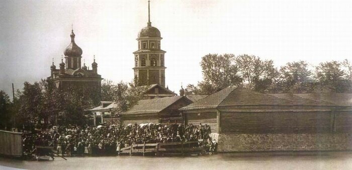 Крестный ход от Христорождественского собора на реку Миасс