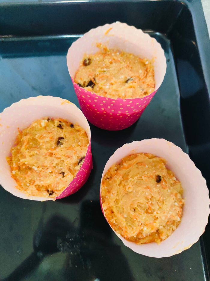 Раскладываю по формам и ставлю запекаться