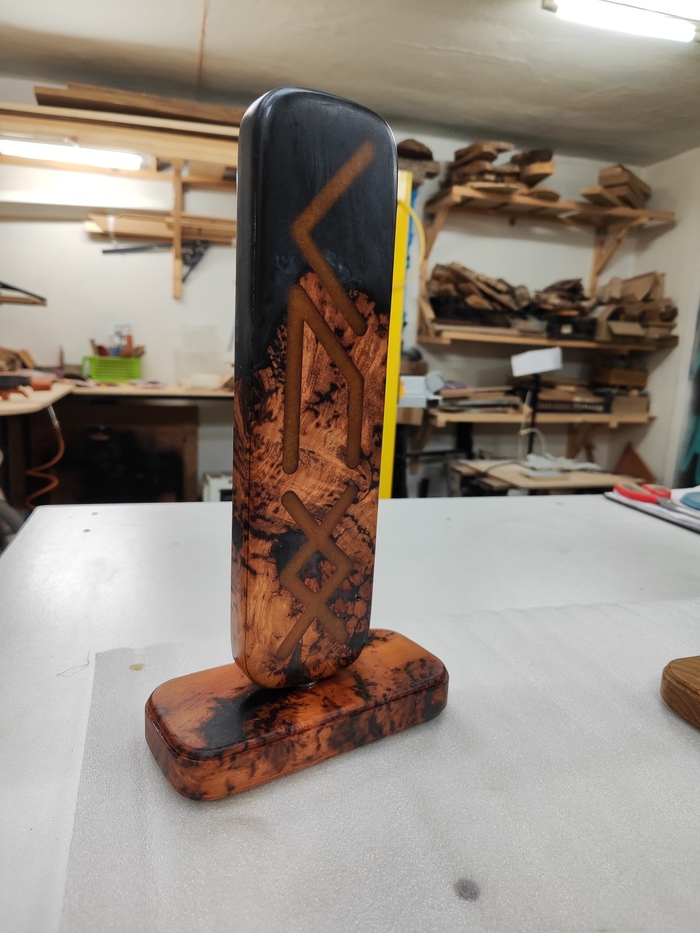 Статуэтка с рунической формулой