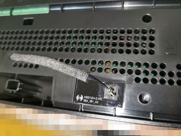 Антенна 2.4G передатчика сигнала на тылы и сабвуфер на месте, но есть нюанс.