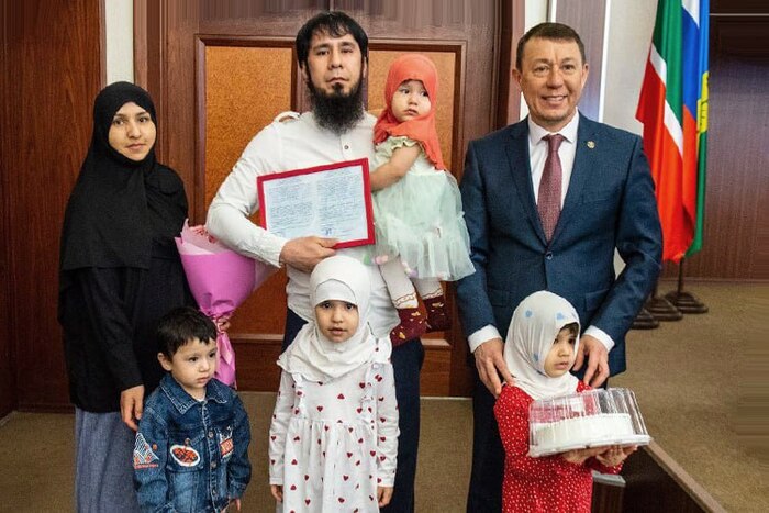 После раздачи квартир мигрантам чиновник лишился своего поста