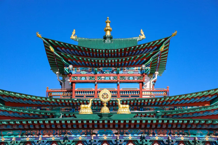 Это про буддизм, который тут основная религия