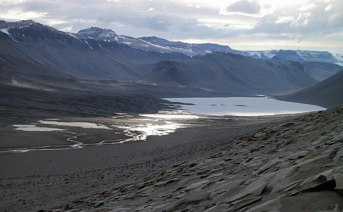      ( : <!--noindex--><a href="https://pikabu.ru/story/sukhie_dolinyi_makmerdo_marsianskaya_pustyinya_na_zemle_12641149?u=https%3A%2F%2Fwww.geocurrents.info%2Fblog%2Ftag%2Fsalt-lakes%2F&t=https%3A%2F%2Fwww.geocurrents.info%2Fblog%2Ftag%2Fsalt-lakes%2F&h=35fb75b5eb661e382c4f764ae600319b705b70e2" title="https://www.geocurrents.info/blog/tag/salt-lakes/" target="_blank" rel="nofollow noopener">https://www.geocurrents.info/blog/tag/salt-lakes/</a><!--/noindex-->)