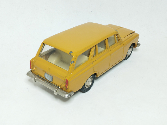 Рис. 3. Саратовская модель автомобиля Москвич-427 (А4) до восстановления